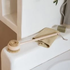Andrée Jardin Rangements Salle De Bain Brosse Pour Le Dos En Bois De Hêtre Marron 7 Andrée Jardin Rangements Salle De Bain Brosse Pour Le Dos En Bois De Hêtre Marron -Rangements déco Soldes brosse pour le dos en bois de hetre marron 2