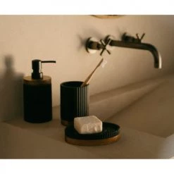 Wadiga Rangements Salle De Bain Porte Brosse à Dents Polyrésine Noir Et Acacia 8x8x11cm -Rangements déco Soldes porte brosse a dents polyresine noir et acacia 8x8x11cm 2