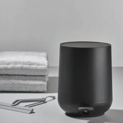 Zone Denmark Rangements Salle De Bain Poubelle à Pédale En Plastique Noir 3L -Rangements déco Soldes poubelle a pedale en plastique noir 3l 3